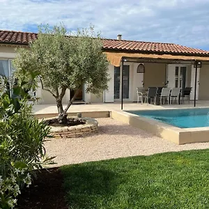 https://villa-provencale-avec-piscine-saint-andiol.fr-provencehotel.com